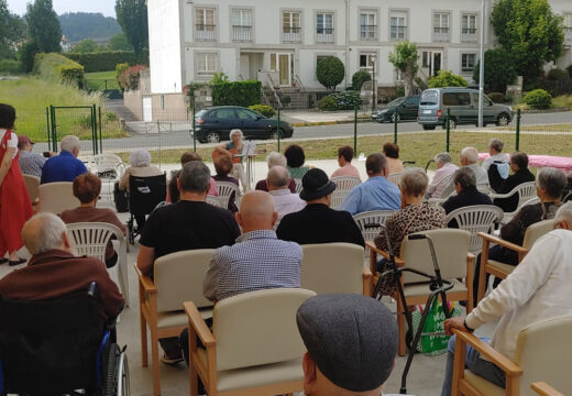 O alumnado da Escola Municipal de Música Magariños ofrece un concerto aos maiores da residencia ServiSenior Brión