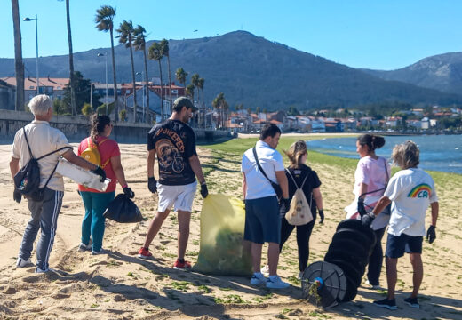 A Pobra liberou as praias dos Areos e da Corna de máis de 100 quilogramos de lixo co gallo do Día Mundial do Medio Ambiente