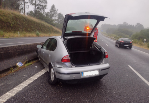 Accidente de tráfico na AG-11 ao seu paso polo lugar de Vilas, no concello de Rianxo