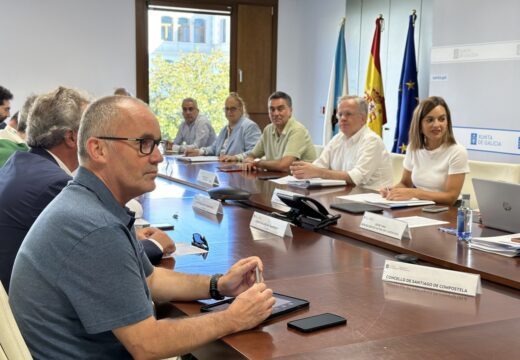 A Comisión Especial de Transporte Público en Vehículos de turismo avanza na análise da ampliación de licenzas de taxi en Santiago