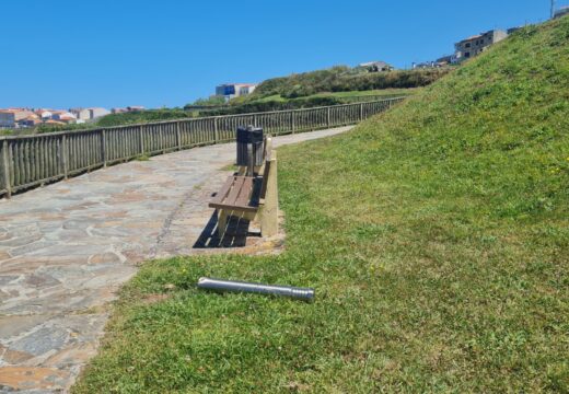 O alumeado e mobiliario urbano do Paseo Marítimo de Caión sofren un novo acto vandálico