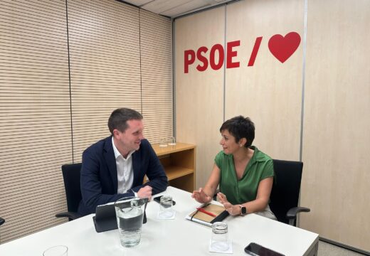 Aitor Bouza reúnese coa secretaria de vivenda do PSOE, Isabel Rodríguez, para abordar a política de vivenda das e dos socialistas na cidade