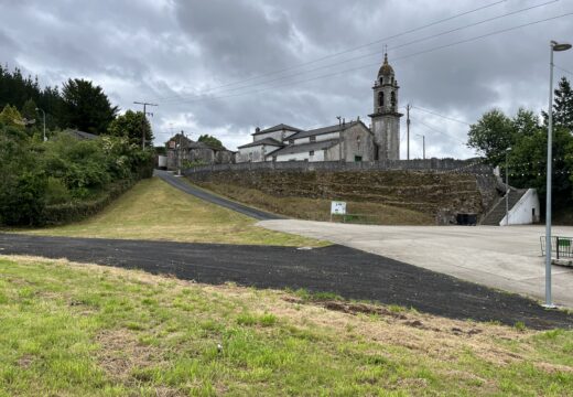 O Concello acondiciona o campo anexo á praza da igrexa Recemel para uso veciñal