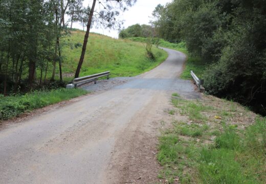 O Concello de Frades inviste máis de 15.000 euros de fondos propios na reparación da ponte sobre o rego de Mestas