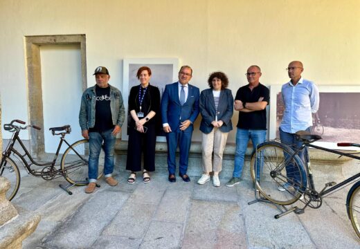 Unha exposición en Fonseca mostra que “a bicicleta foi un modo de transporte habitual en Galicia e reivindica que volva selo”