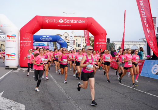 A marea rosa da Carreira da Muller percorreu as rúas da Coruña con 7.000 participantes