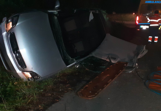 Unha persoa queda atrapada no seu vehículo en Erboedo, Concello de Laracha