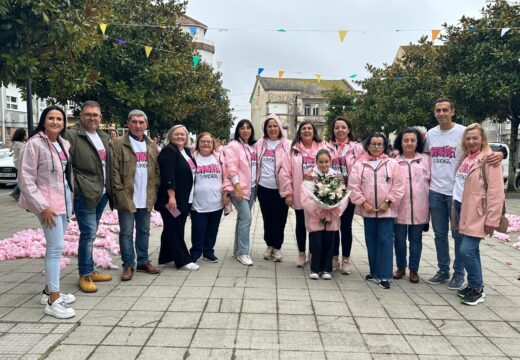 Camariñas tingue de rosa as rúas para conmemorar o Día Internacional contra o Cancro de Mama