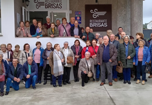 80 veciños e veciñas de Frades participaron nunha excursión a San Andrés de Teixido