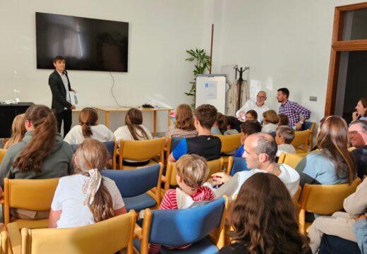 Máis de 60 mozos e mozas de Paderne reciben desde este outubro clases de reforzo escolar de balde no Concello