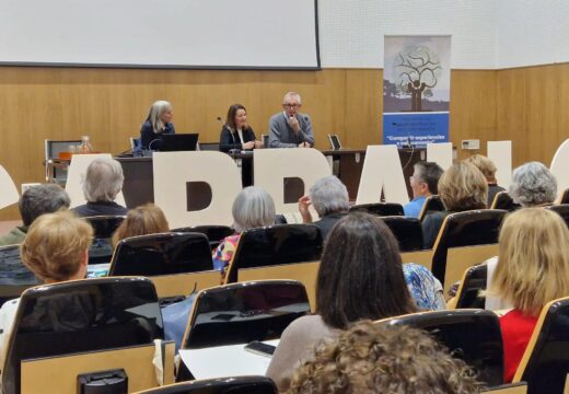 Preto de 90 persoas maiores de 50 anos participarán na 2ª edición do programa da Universidade Sénior da UDC en Carballo, que comeza o 15 de outubro