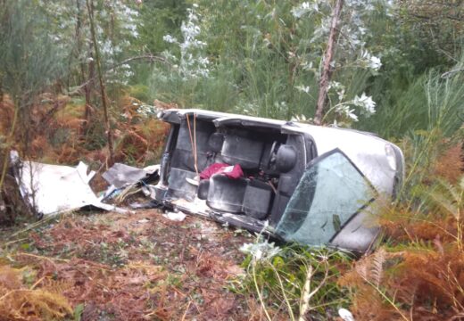 Accidente de tráfico na DP-4604 na parroquia de Brañas, no concello de Toques