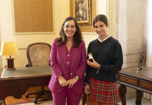 A alcaldesa recibe a Elena Vázquez Lanzo, cuadrimedallista coruñesa en hípica