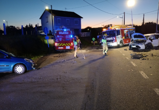 Accidente con atrapados en Logrosa, no concello de Negreira