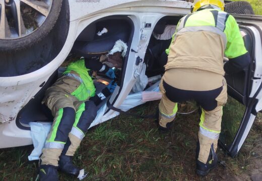 Accidente con atrapados na CG-1.5, en Urdilde, no concello de Rois