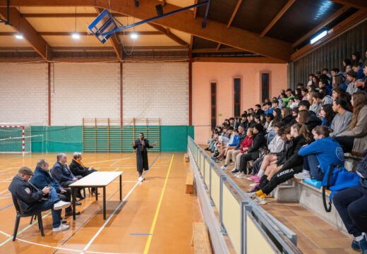 A mellor xogadora de voleibol da historia visita Oleiros e comparte experiencias cos deportistas do Voleibol Oleiros