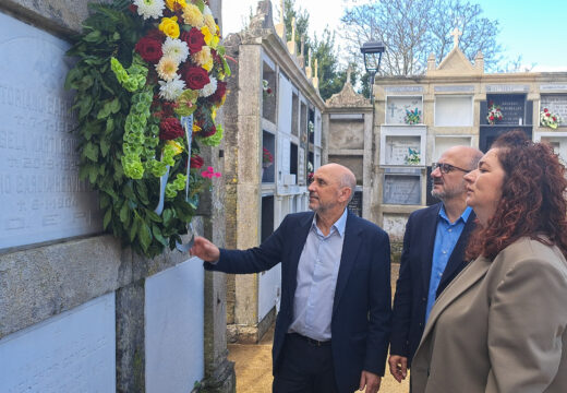 O Concello da Pobra coloca os tradicionais arranxos florais a García Martí, a Mariquiña e a Devoto Fantoni