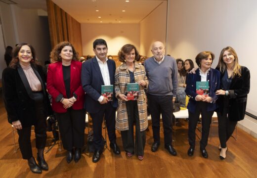 Canosa defende a igualdade como principio democrático na presentación de ‘Nosotras: El feminismo en la democracia’ de Carmen Calvo