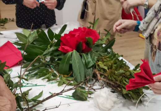 Comezan na Pobra os cursos de arte floral focalizados no Nadal