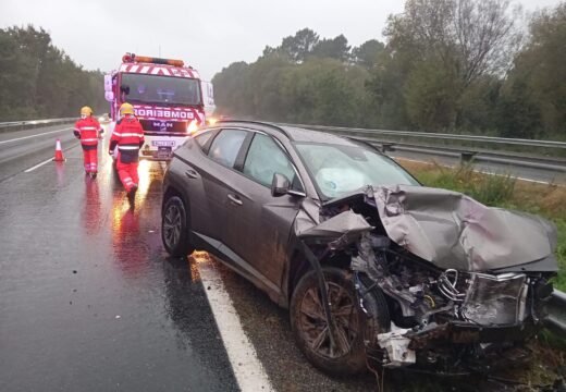 Colisión entre dous vehículos na AP – 9, no punto quilométrico 21.500, no Concello de Abegondo