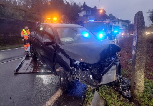 Accidente de tráfico con dúas persoas feridas en Argalo, no concello de Noia