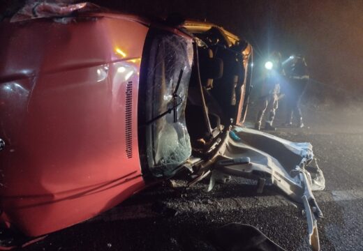 Accidente con persoas atrapadas na AG-11, á altura do concello de Boiro