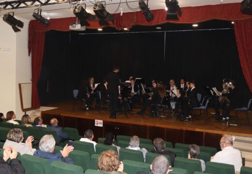 Medio cento de persoas asistiron ao concerto de Santa Cecilia da Banda Municipal de Música de Lousame