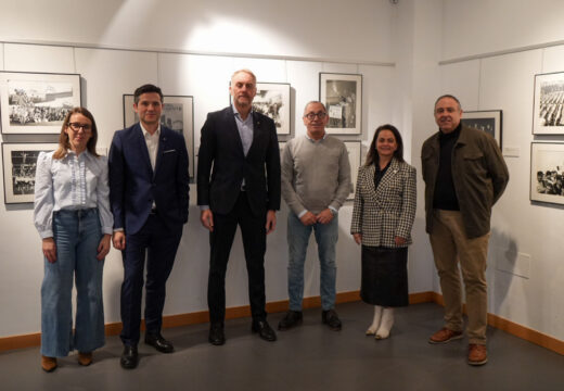 O edificio social Toñito Espiñeira acolle a exposición ‘Nós tamén fomos emigrantes’, de Afundación