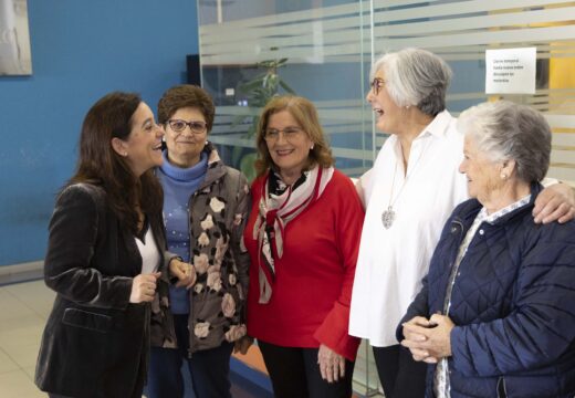 Inés Rey reivindica o comercio de proximidade no acendido de luces de Nadal de Elviña