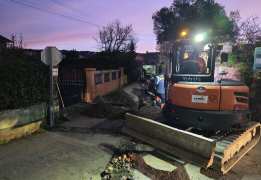 O Concello de Fene avanza nas obras de mellora da rede de abastecemento na Rúa Travesa e no Camiño do Inferniño