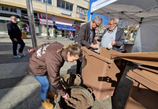 Volven a Carballo os puntos de información sobre o colector marrón