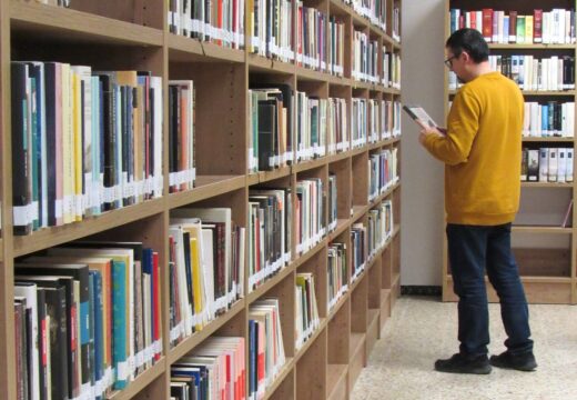 A biblioteca municipal de Neda reabre ao público renovada este mércores