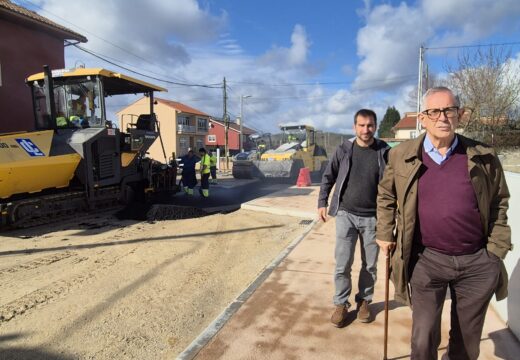 As obras da estrada de Sísamo entran na recta final cos traballos de aglomerado da calzada