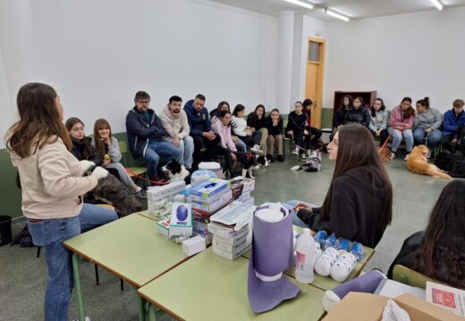 Alumnos do Centro de Formación e Experimentación Agraria de Sergude amplían coñecementos sobre o coidado dos animais