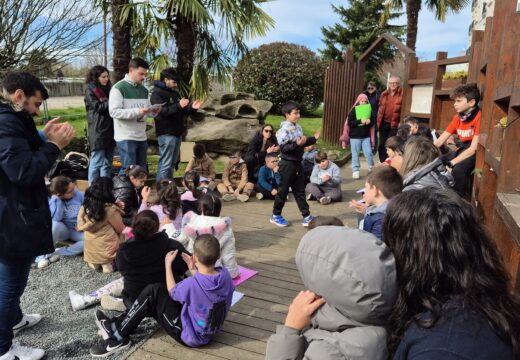 Carballo celebra o Día de Rosalía de Castro con visitas escolares guiadas ao xardín dedicado á escritora