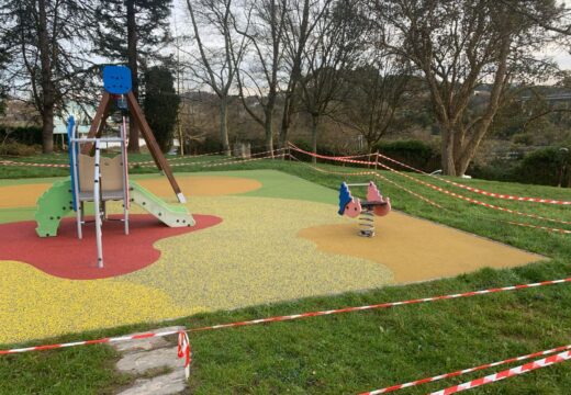 Miño completa a renovación do parque infantil do colexio CPI Castro Baxoi