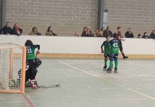 O Concello habilitou a pista de hockey no pavillón polideportivo do Val