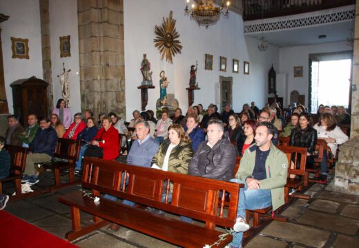 Brión homenaxea a Rosalía ao ritmo das campás de Bastavales, coa voz de Esperanza Mara e lecturas de poemas da veciñanza