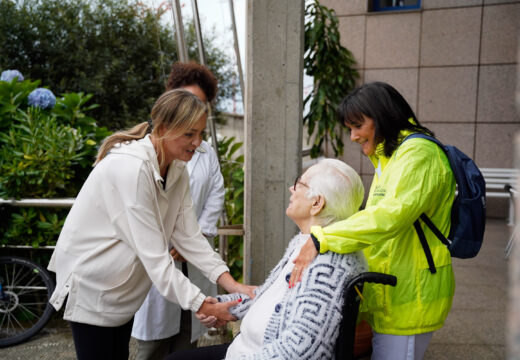 Fabiola García felicita á residencia pública autonómica Torrente Ballester da Coruña ao recibir o certificado de Aenor que recoñece a calidade dos seus servizos