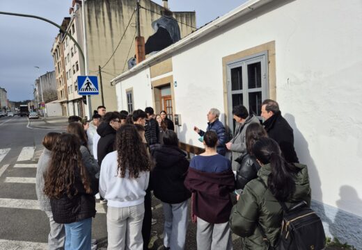 Máis de 150 estudantes participan nas rutas pola microtoponimia urbana guiadas por Fernando Cabeza Quiles