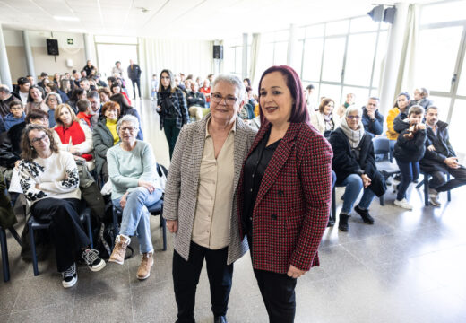 A rúa Silvia Lijo, unha homenaxe á mestra que destacou polo seu compromiso coa educación e a igualdade