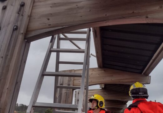 Aseguradas unhas chapas na ponte interprovincial en Isorna, no concello de Rianxo