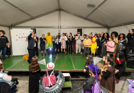 Os “cachivaches” da festa ganan o concurso de comparsas de San Sadurniño