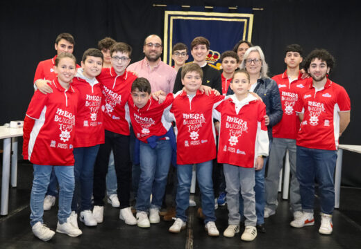 Ribeira recoñece o mérito do Mega Builder Team que vén de clasificarse para xogar o Campionato Nacional First Lego League 