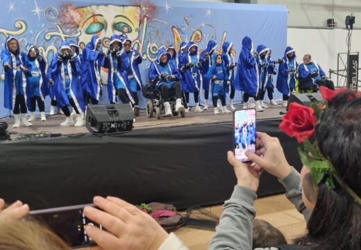  “Xente de aquí e de acola”, “As Xoaniñas de Chao” e “Os Colludos” triunfan no festival de comparsas de Neda