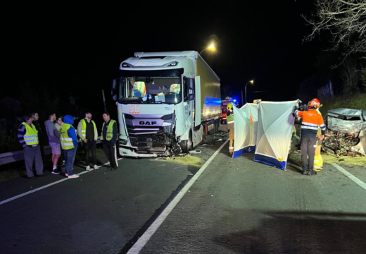 Unha persoa falecida en accidente de coche contra camión no concello de Ames