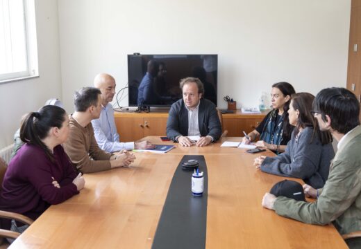 O Concello amosa o seu apoio aos cooperativistas de vivendas sociais en terreos da Xunta e obrigados agora a pagar 975 euros ao mes polos pisos