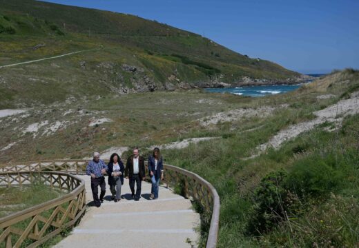 Belén do Campo destaca o apoio da Xunta de 30.000€ para mellorar os accesos á praia de Seaia de Malpica