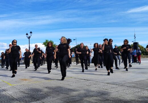 A Pobra conecta á veciñanza cos bailaríns a través da actividade ‘Emociónate co baile’