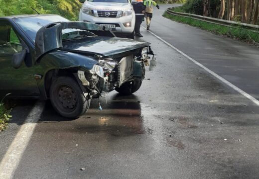 Accidente por saída de vía no Concello de Camariñas